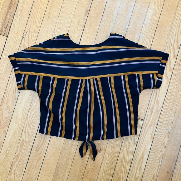 Button up top - Picture 2 of 3